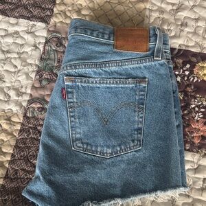 Levi's Women's Classic Blue Cropped Jeans